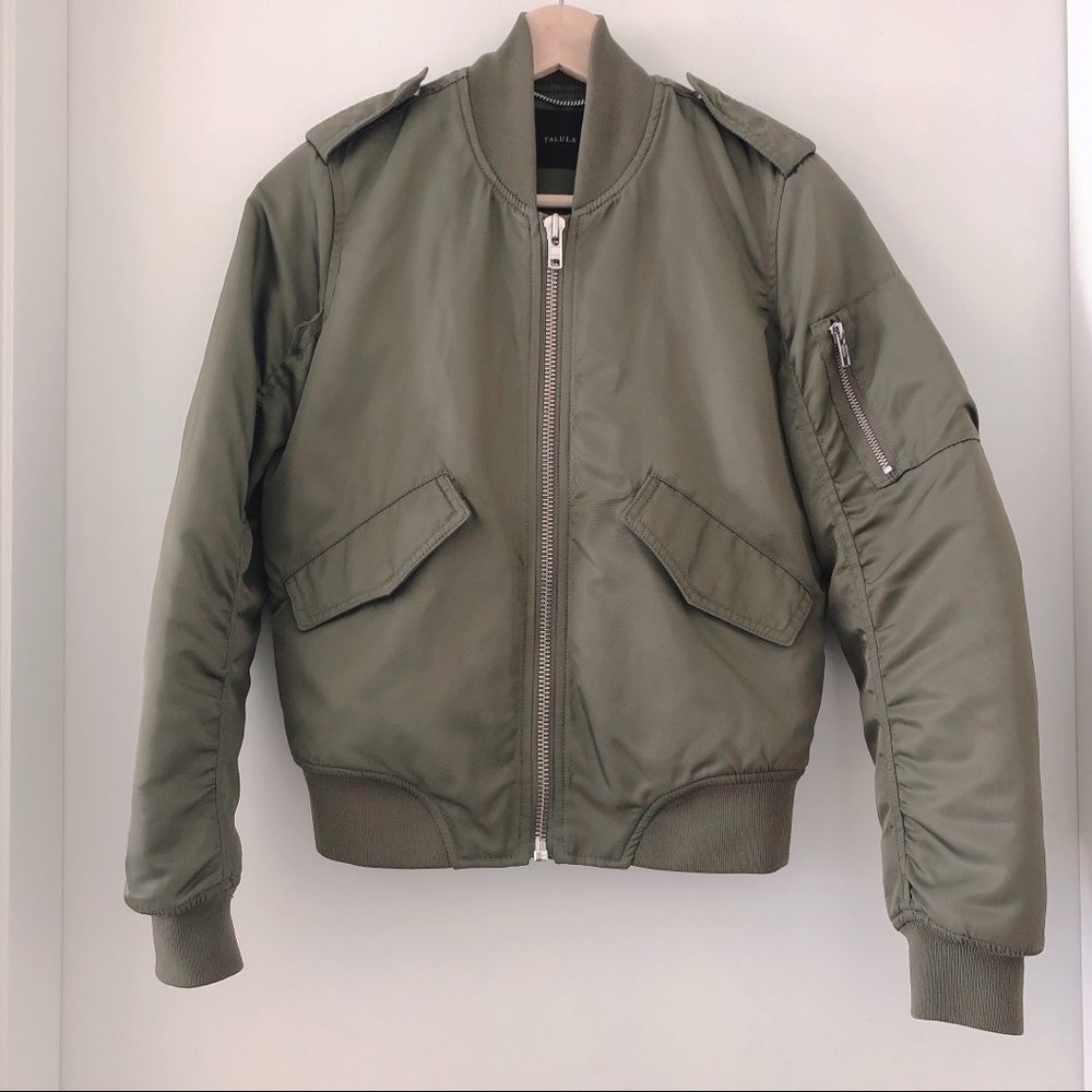 Bomber jacket, like new except the lining problem on the pic~